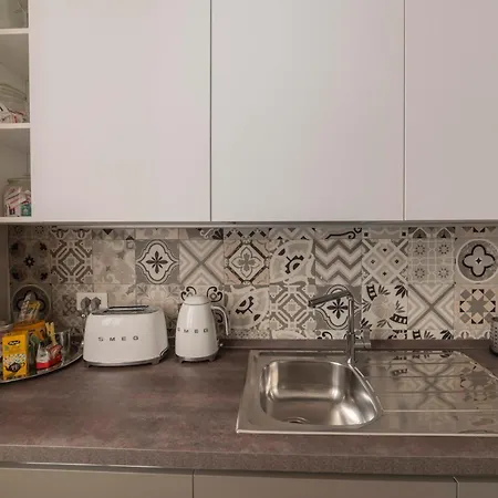 Vintage Ottaviano Apartment-3